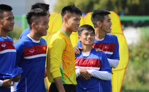 U20 Việt Nam tập thả lỏng, thư giãn tinh thần trước giờ chốt quân
