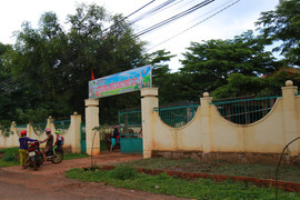 Hiệu trưởng 'qua mặt' cấp trên, tự nhận người quen vào làm giáo viên trong trường