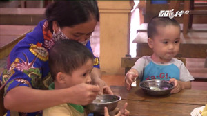 Phụ huynh bắt quả tang trường mầm non nấu thịt bẩn cho học sinh ăn