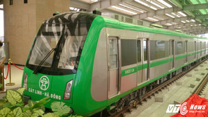 Video: Toàn cảnh ga đường sắt trên cao Cát Linh - Hà Đông ngày đầu mở cửa