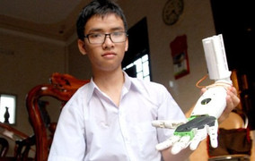 'Cánh tay robot' đoạt giải ở Mỹ được hoàn thành với 3 triệu đồng