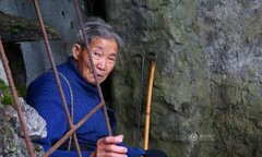 Bác sĩ sống một mình trong lăng mộ cheo leo vách núi chờ ngày “ra đi” gần 30 năm