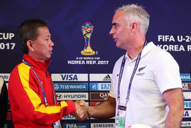 HLV New Zealand rủ U20 Việt Nam ‘đấm bốc’