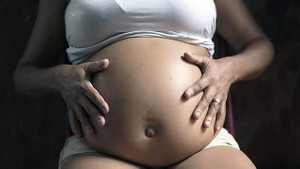 Mẹ hiến tử cung để con gái có thể mang thai