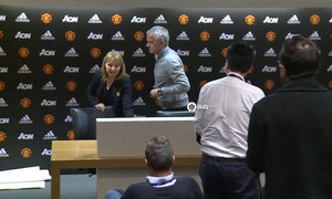 Mourinho họp báo 11 giây, nói đúng 1 từ
