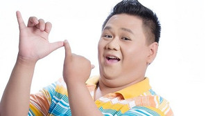 Minh Béo hớn hở kêu gọi mọi người tới xem kịch do mình dàn dựng