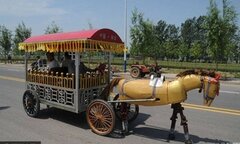 Người nông dân chế tạo ngựa sắt rô bốt bước đi như thật suốt 12 năm trời