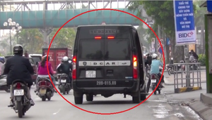 Video: Cận cảnh 'xe dù' Limousine tung hoành khắp ngõ ngách Hà Nội
