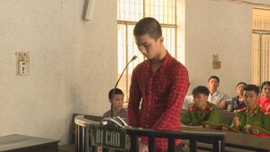 Ném đá vào CSGT trong lúc tuần tra, nam thanh niên lãnh án