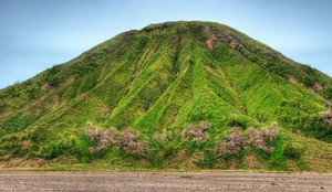 Giật mình phong tục bí ẩn trên núi thiêng: 'Mây mưa' với người lạ