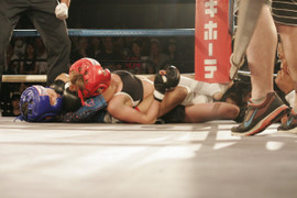 Video: Nữ võ sỹ MMA 12 tuổi hạ đối thủ gấp đôi tuổi chỉ trong 20 giây