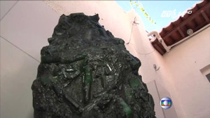 Phát hiện khối ngọc lục bảo khổng lồ quý hiếm nặng 360kg