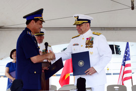 Mỹ bàn giao tàu tuần duyên tải trọng lớn cho Việt Nam