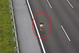 Người đàn ông đạp xe trên cao tốc Hà Nội - Hải Phòng: Ban quản lý thông tin mới nhất