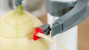 Cận cảnh chiếc máy gọt 240kg củ cải trắng mỗi giờ