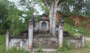 Kỳ bí mộ cổ của thầy lang phù hộ cho người dân khỏi bệnh ở Quảng Bình?