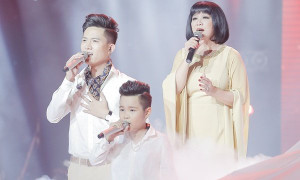 Giọng hát Việt 2017: Ngỡ ngàng với tiết mục 'Cát bụi' của học trò Đông Nhi