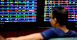 Liên tục mua ròng ROS, khối ngoại đang toan tính điều gì