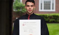 Nghi lực vượt khó của nam sinh nghèo tốt nghiệp Đại học Harvard