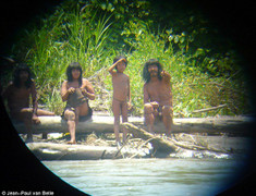 Bộ tộc kỳ dị nhất thế giới: 600 năm không tiếp xúc thế giới bên ngoài