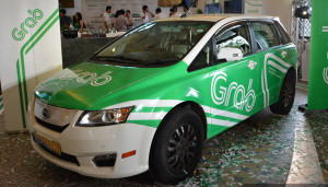 Bị Vinasun tuyên bố kiện tới cùng, Grab và Uber nói gì?