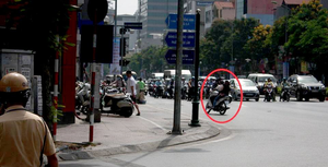 Thấy CSGT, ‘quái xế’ phóng vào đường ngược chiều tháo chạy