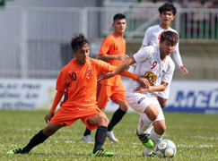 Cầu thủ mê Hoàn Châu Cách Cách nhà bầu Đức ghi 4 bàn liền ở giải U17 Quốc gia