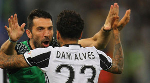 Buffon nhờ đồng đội dạy cách vô địch Champions League