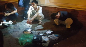 Giấu ma túy trong gói thuốc lào vẫn không thoát 141