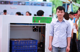 Tự chế máy làm giá đỗ tự động, sinh viên ĐH Bách khoa được quân đội đặt mua