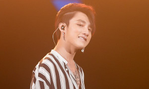 Sơn Tùng M-TP được Bi Rain vỗ vai, bắt tay đầy thân mật