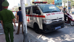 Đi mua đá lạnh, cụ bà đột tử giữa trời nắng như đổ lửa