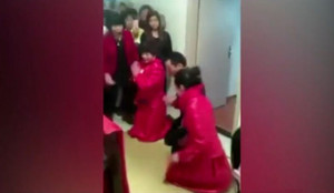 Video: Xôn xao đám cưới một chú rể, hai cô dâu