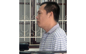 Ghen cuồng, dìm chết vợ dưới mương rồi ôm thi thể 8 đêm trong nhà