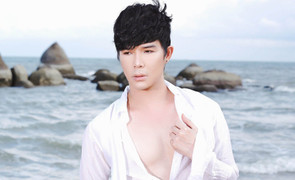 Nathan Lee khoe body trong loạt hàng hiệu mừng single mới