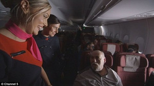 Lần đầu hé lộ những bí mật của tiếp viên trên chuyến bay gần 24 tiếng không mấy ai biết