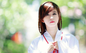 Video: Lóa mắt với màn múa côn của hot girl làng võ Châu Tuyết Vân