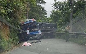 Xe chở học sinh đâm vách núi ở Tam Đảo: Hai người tử nạn là phụ huynh
