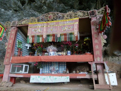 Những chuyện ly kỳ quanh ngôi miếu có 3 nàng tiên trên vách đá