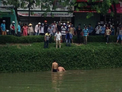Công an lao xuống sông bắt kẻ buôn ma túy