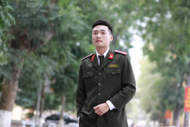 Gặp chàng sinh viên nghèo điển trai, học giỏi mê làm cảnh sát từ nhỏ