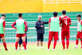 Công Phượng lập siêu phẩm, tuyển Việt Nam thua trận đá tập
