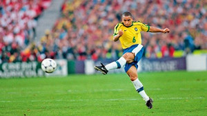 Roberto Carlos bị tố dùng doping ở World Cup 2002