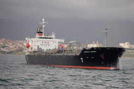 Tàu vận tải nước ngoài mắc cạn gần đảo Phú Quý