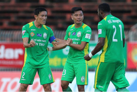 Giẫm đạp cầu thủ U20 Việt Nam, 'đồ tể' V-League bị phạt nặng