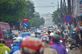 Ảnh: Giao thông Thủ đô hỗn loạn sau mưa lớn