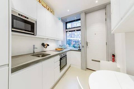 Nhà có chiều rộng chỉ 2,5m 'hét' giá thuê 87 triệu đồng/tháng