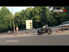 Video: Giật mình nhìn 'xe máy ma' tự chạy trên cao tốc giữa ban ngày