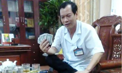 Kỷ luật giám đốc bệnh viện đánh bài ăn tiền