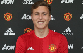 'Người băng' Victor Lindelof: Tấm khiên chắn mới của Mourinho